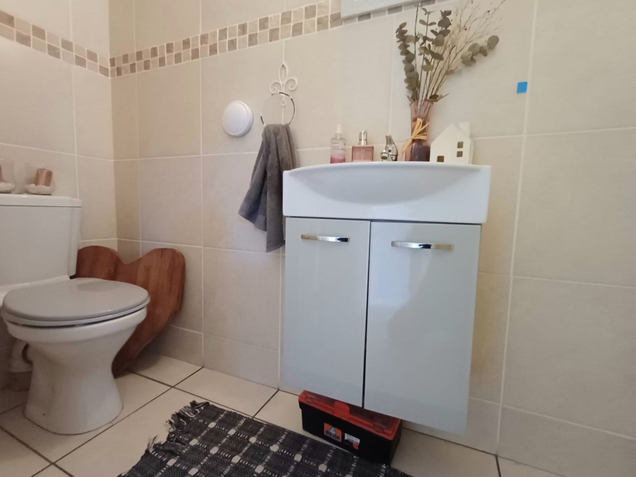 2 Bedroom Property for Sale in Protea Heights Western Cape